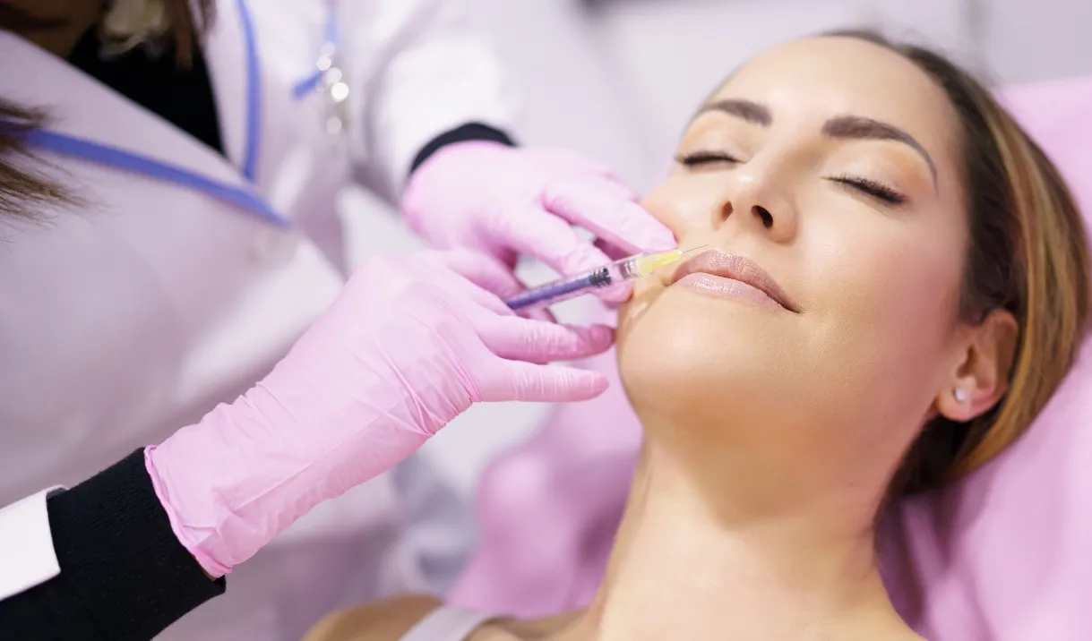 Zdjęcie Co lepsze: botox czy kwas hialuronowy? Porównanie skuteczności i efektów