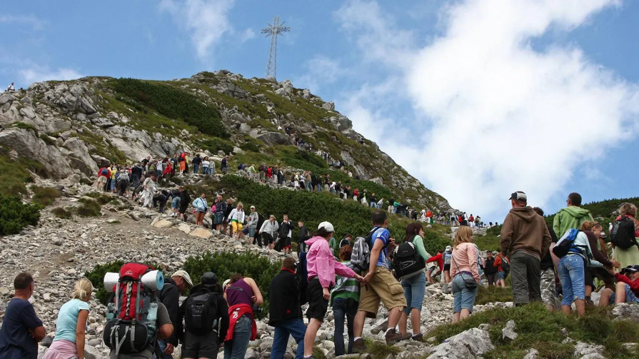 Zdjęcie Czy szlak na Giewont jest otwarty? Bezpieczeństwo i dostępność tras