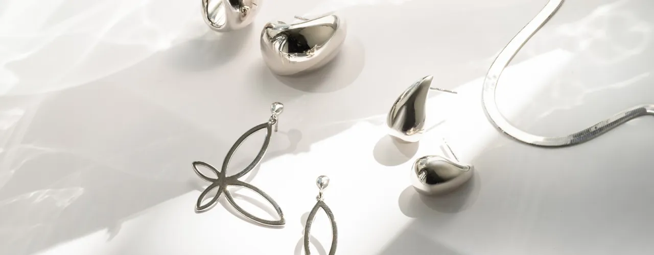 Zdjęcie Czy posrebrzana biżuteria czernieje? Oto powody i sposoby na ochronę