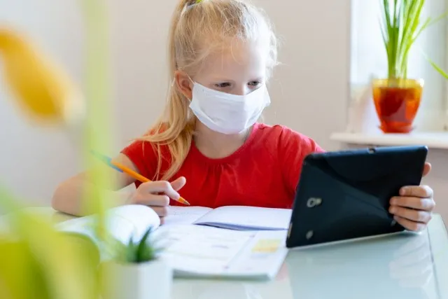 Zdjęcie Czy uczniowie przejdą na zdalne nauczanie? Sprawdź najnowsze informacje