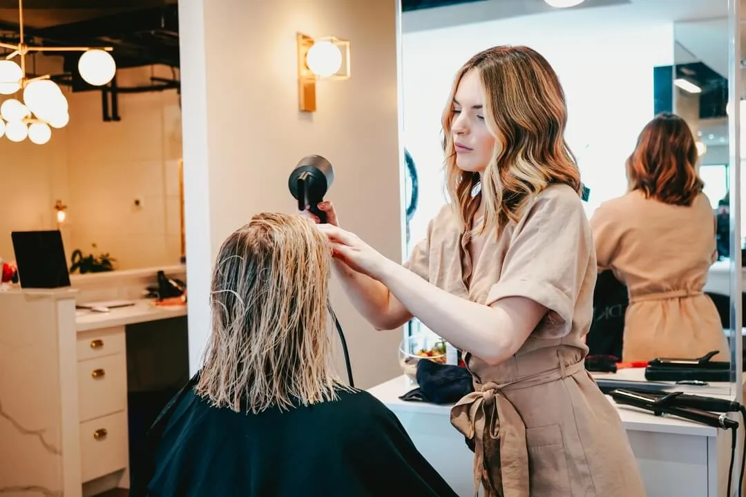 Zdjęcie Salon fryzjerski Kim K Hollywood - jak odblokować i zarabiać więcej
