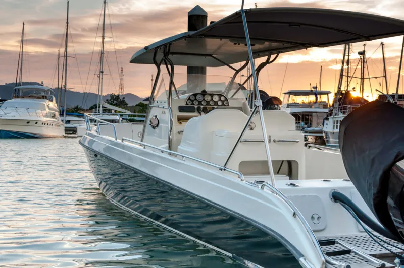 Zdjęcie Jaka farba do łodzi z laminatu? Poradnik 2024