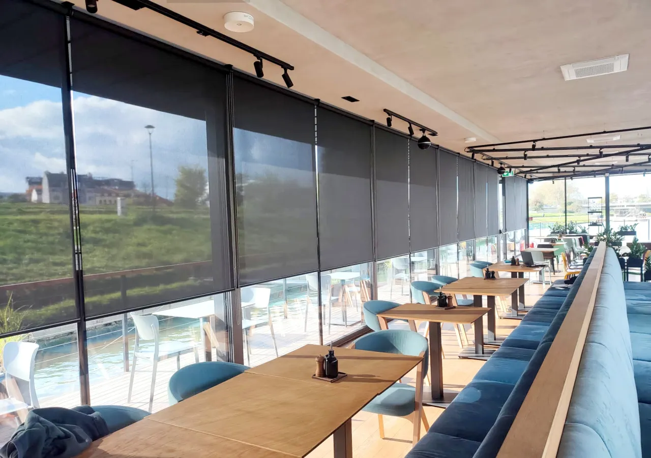 Zdjęcie Jakie rolety do okien z wywietrznikami zapewnią wentylację i styl?