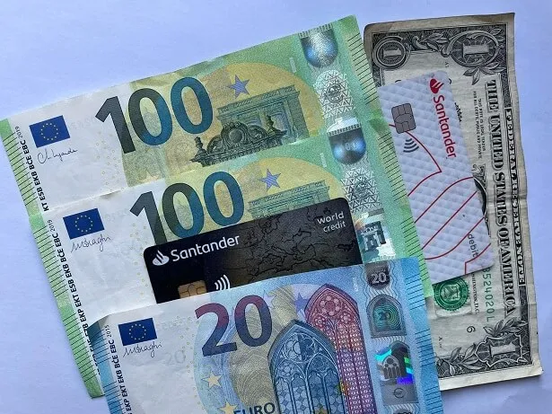 Zdjęcie Karta debetowa Santander ile debetu? Sprawdź, ile możesz mieć!