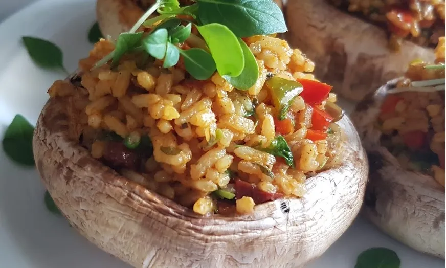 Zdjęcie Pieczarki i papryka: 7 pomysłów na szybki i smaczny obiad!