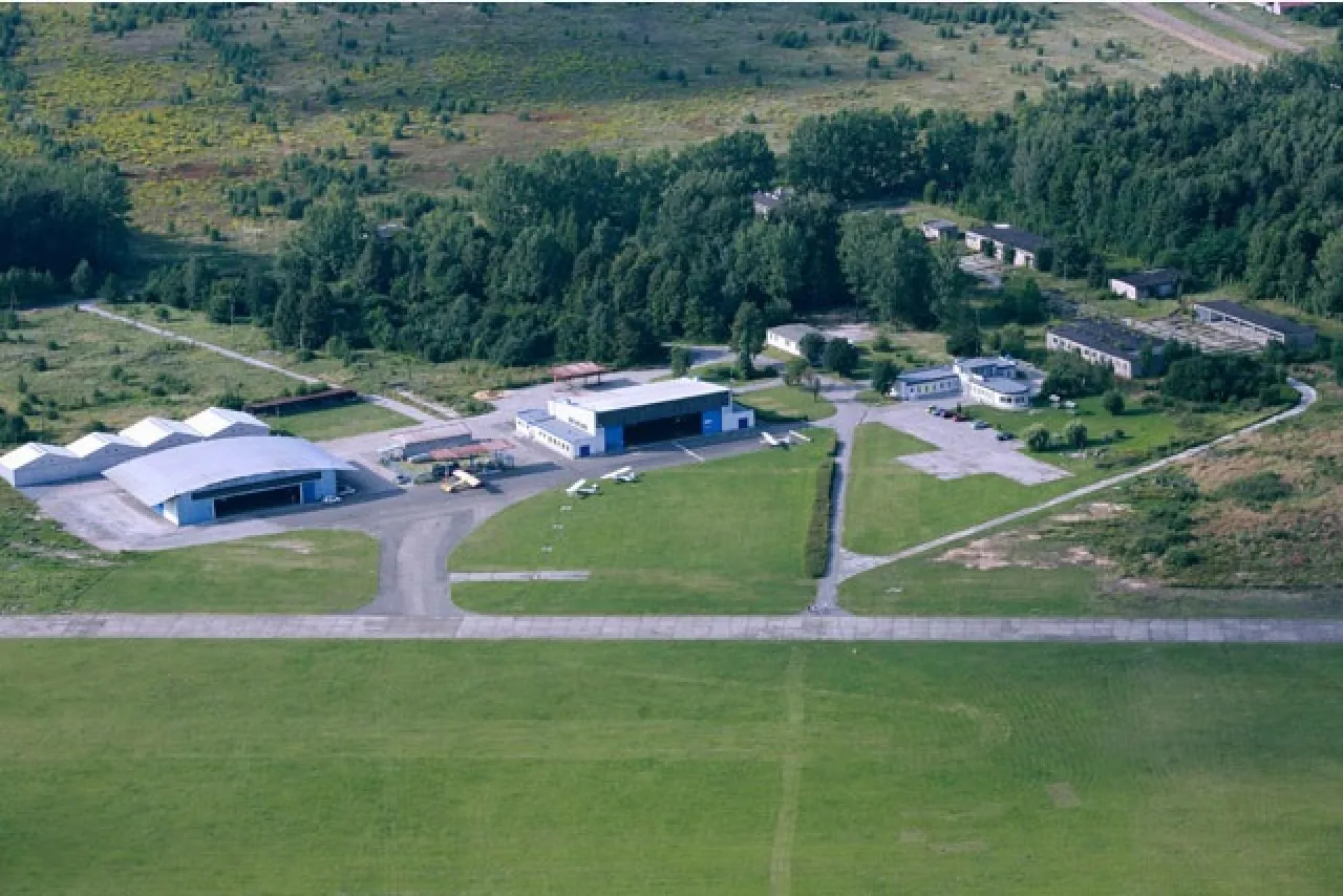 Zdjęcie Jak dojechać z Częstochowy do lotniska Rudniki? Pełna informacja i porady