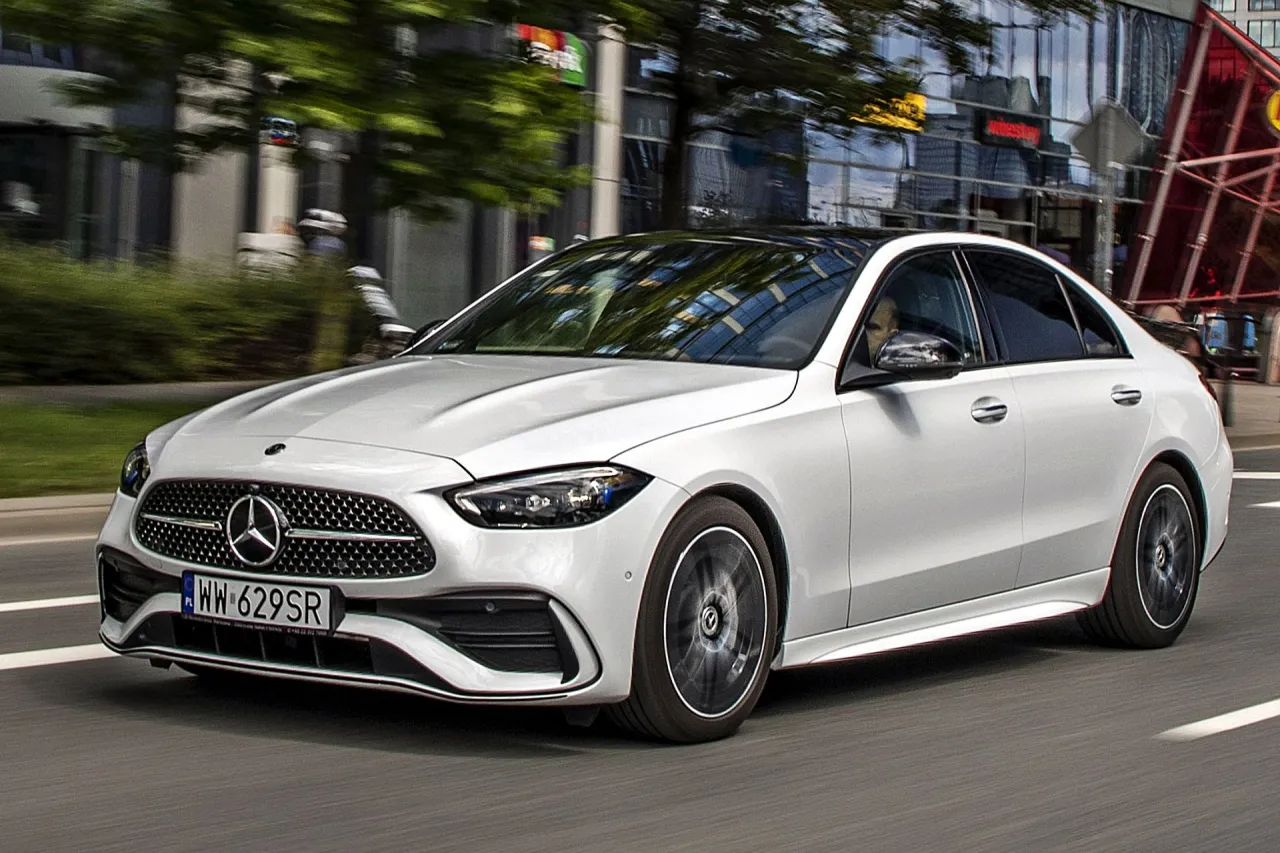 Zdjęcie Najnowszy mercedes c klasa – luksus, osiągi i nowoczesne technologie
