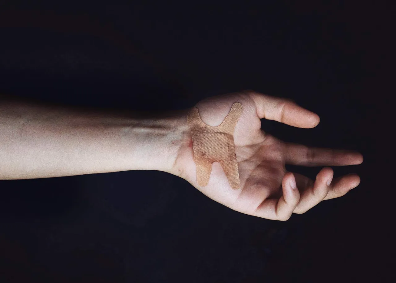 Zdjęcie Czy cięcie się to grzech? Religijne i psychologiczne aspekty samookaleczania