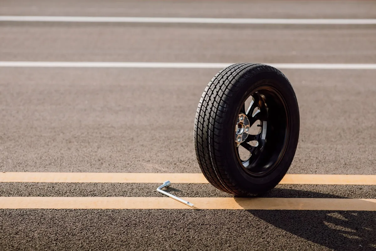 Zdjęcie Jak łatwo wyciągnąć koło zapasowe w Renault Clio 4 - krok po kroku