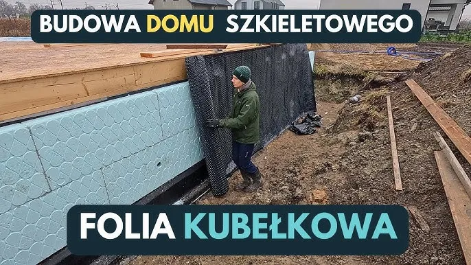 Zdjęcie Jak położyć folię na fundament, aby uniknąć problemów z wilgocią