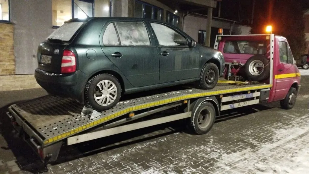 Zdjęcie Ile kosztuje holowanie w Warszawie? Sprawdź ceny i ukryte opłaty
