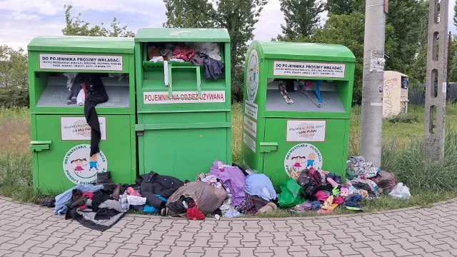 Zdjęcie Stare ubrania do jakich śmieci? Poznaj nowe zasady ich utylizacji