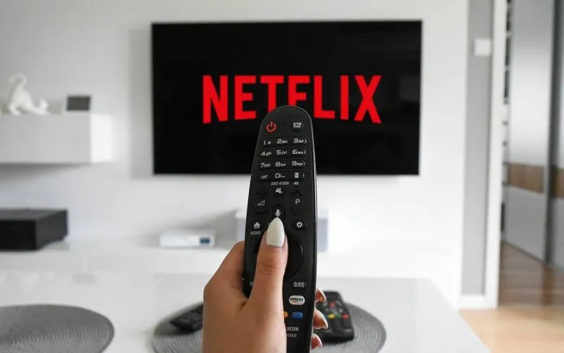 Zdjęcie Jak oglądać Netflix offline? Proste sposoby na pobieranie filmów