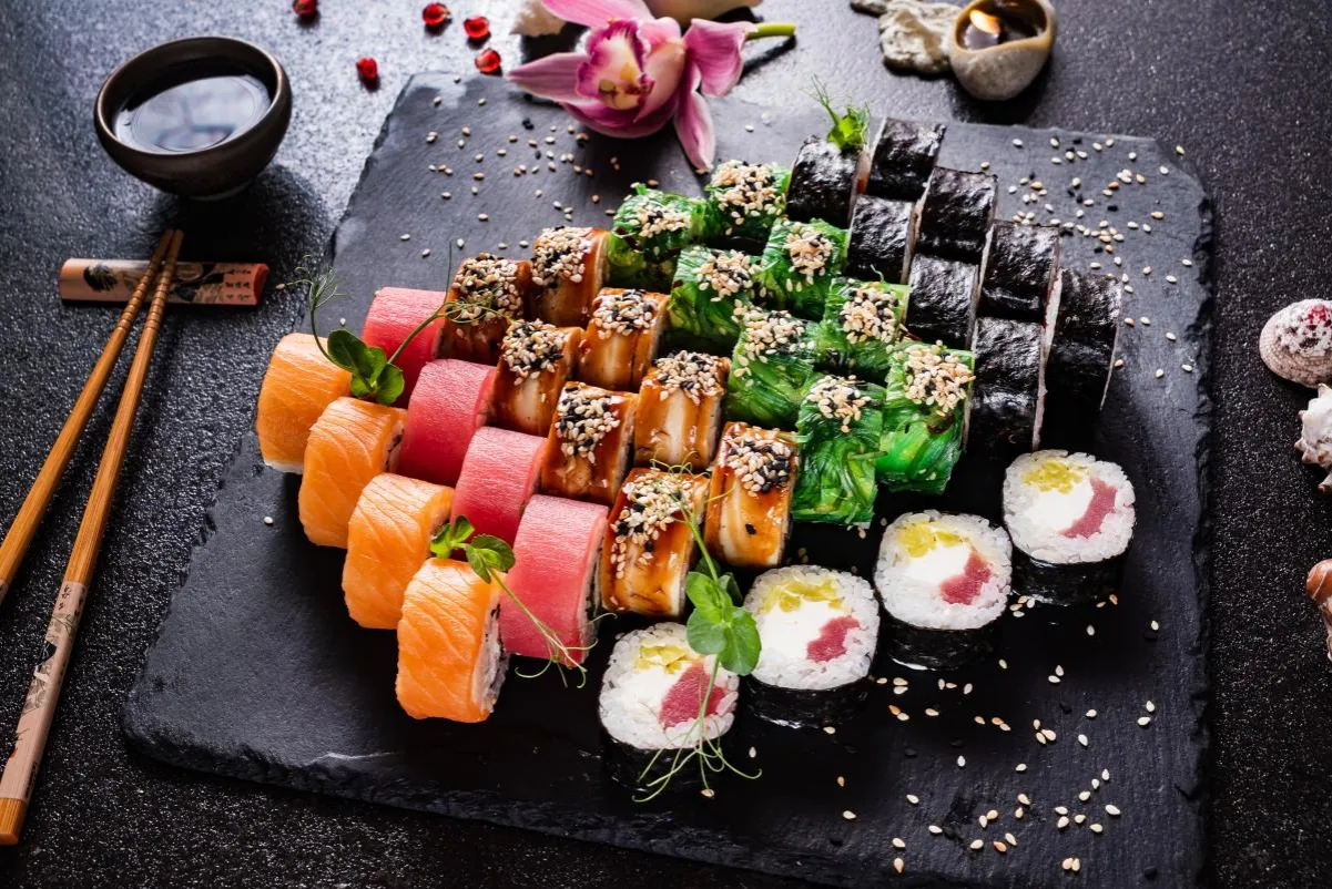Zdjęcie Czy sushi można zamrozić? Bezpieczne zamrażanie i wpływ na smak oraz jakość