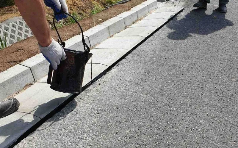 Zdjęcie Ile kosztuje asfalt na podjazd? Poznaj ukryte koszty i oszczędności