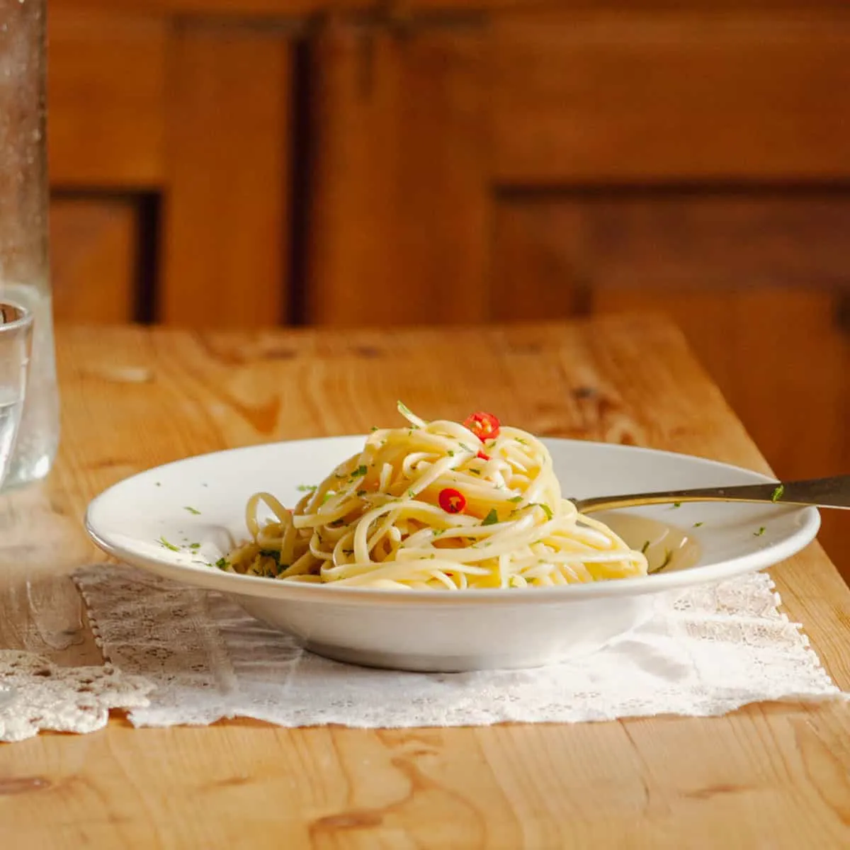 Zdjęcie Pyszne spaghetti z chili i czosnkiem, które zaskoczy Twoje kubki smakowe