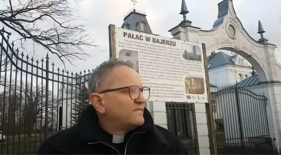 Zdjęcie Ksiądz Edward Wesołek - legendarny duszpasterz Romów i obrońca tradycji