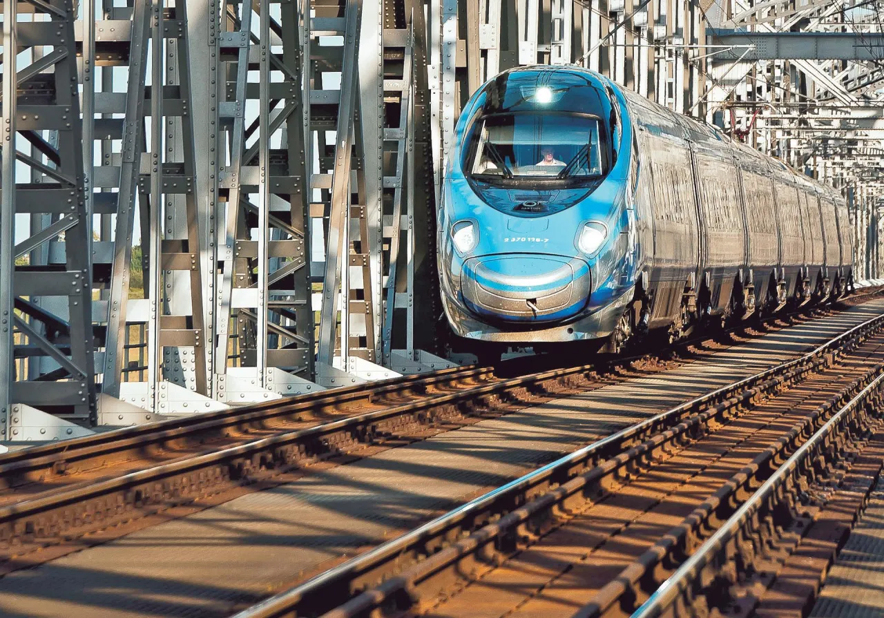 Zdjęcie Ile zarabia maszynista PKP Intercity? Zaskakujące fakty o wynagrodzeniu