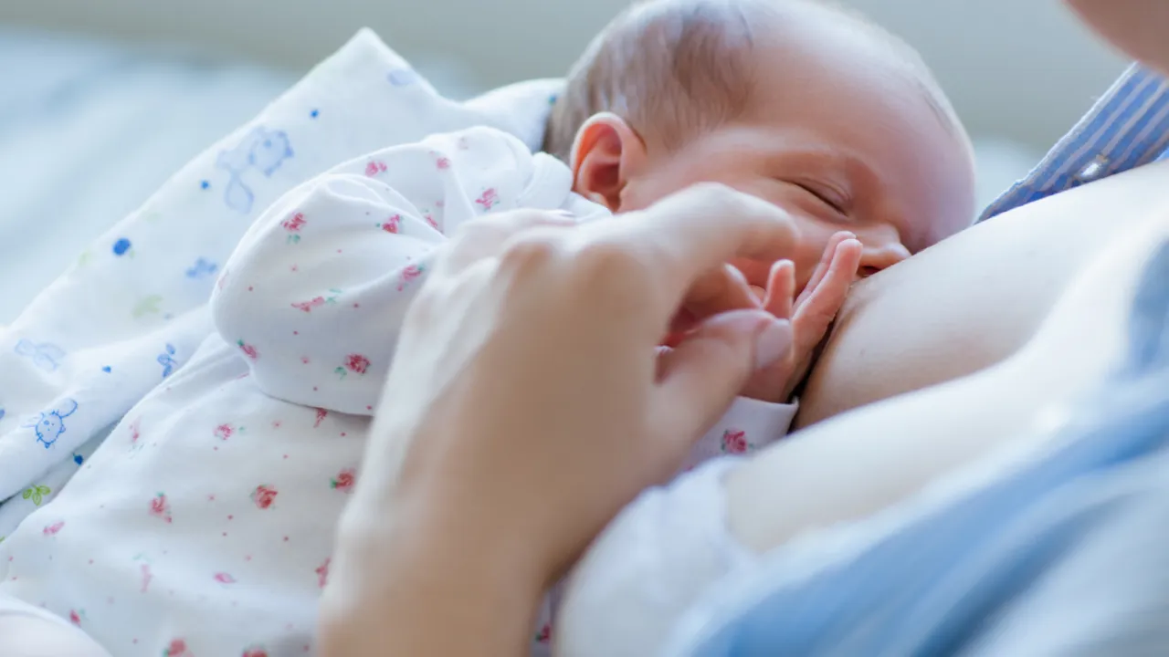 Zdjęcie Jak karmić dziecko piersią: 10 praktycznych wskazówek dla mam