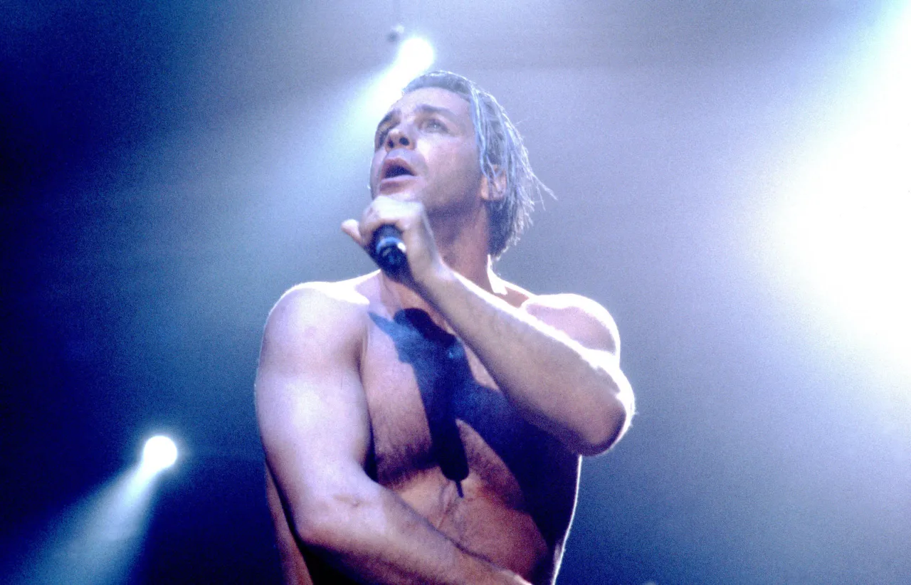 Zdjęcie Rammstein Wenn du schläfst: Die Kontroversen und tiefen Bedeutungen