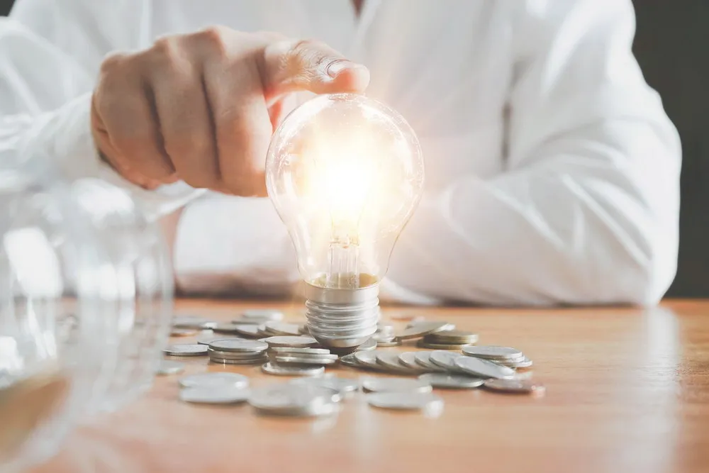 Zdjęcie Ile prądu pobiera alarm w domu? Sprawdź koszty i oszczędności