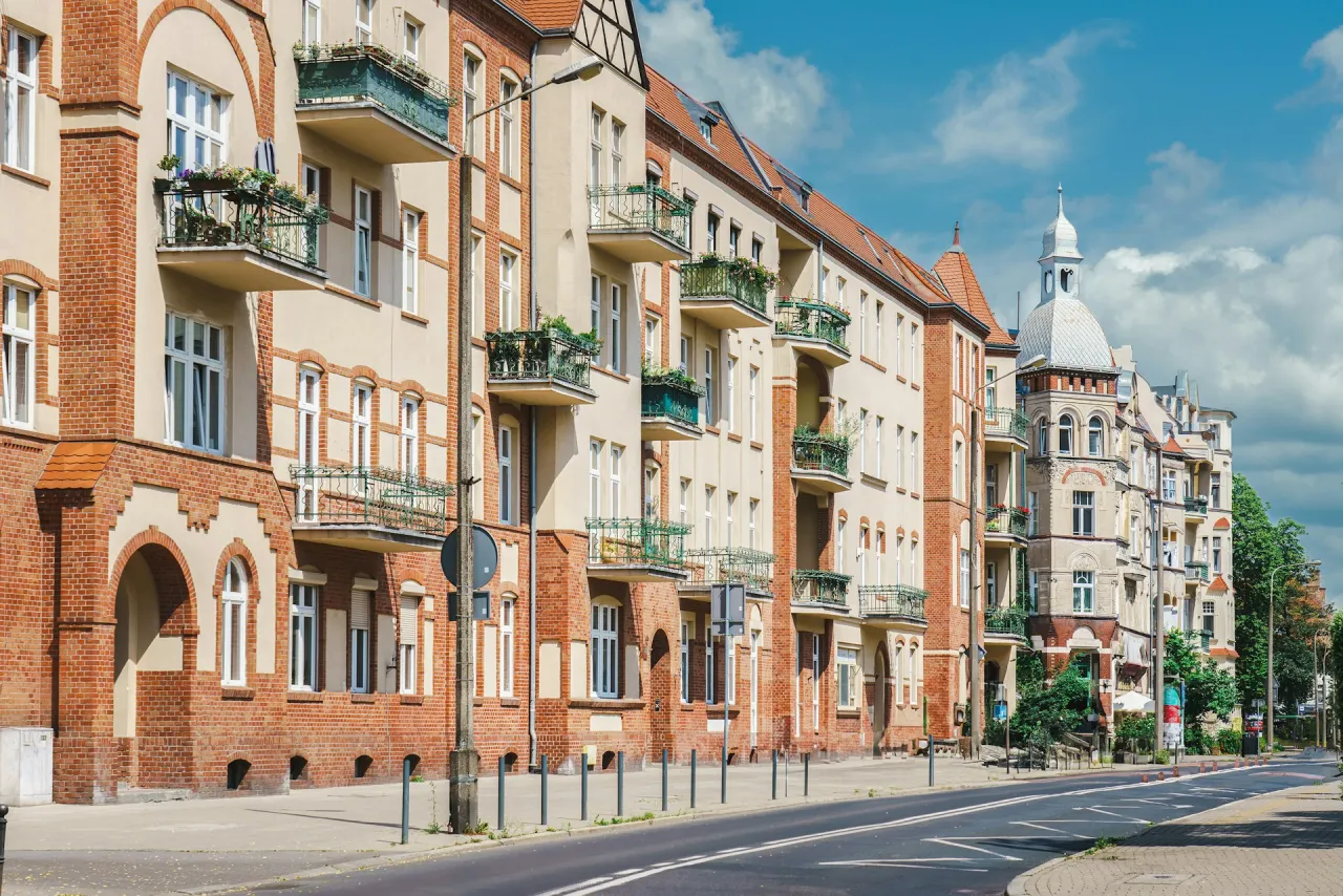 Zdjęcie Przed kim odpowiada spółdzielnia mieszkaniowa? Kluczowe obowiązki i odpowiedzialność