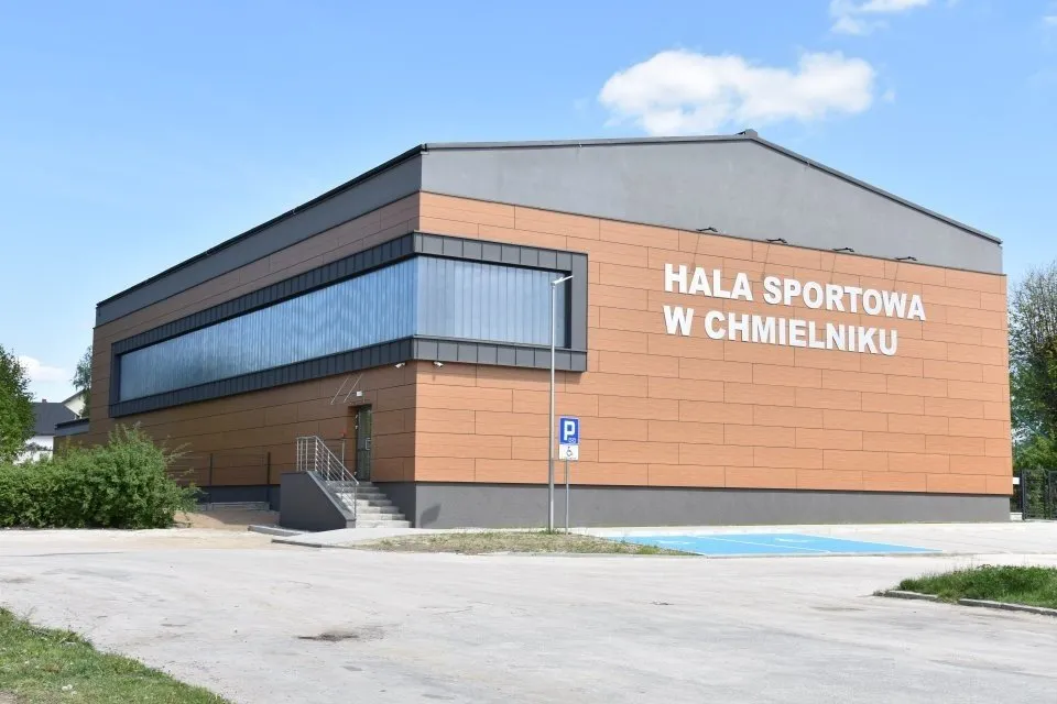 Zdjęcie Ile kosztuje budowa hali sportowej? Ceny i czynniki wpływające na koszty