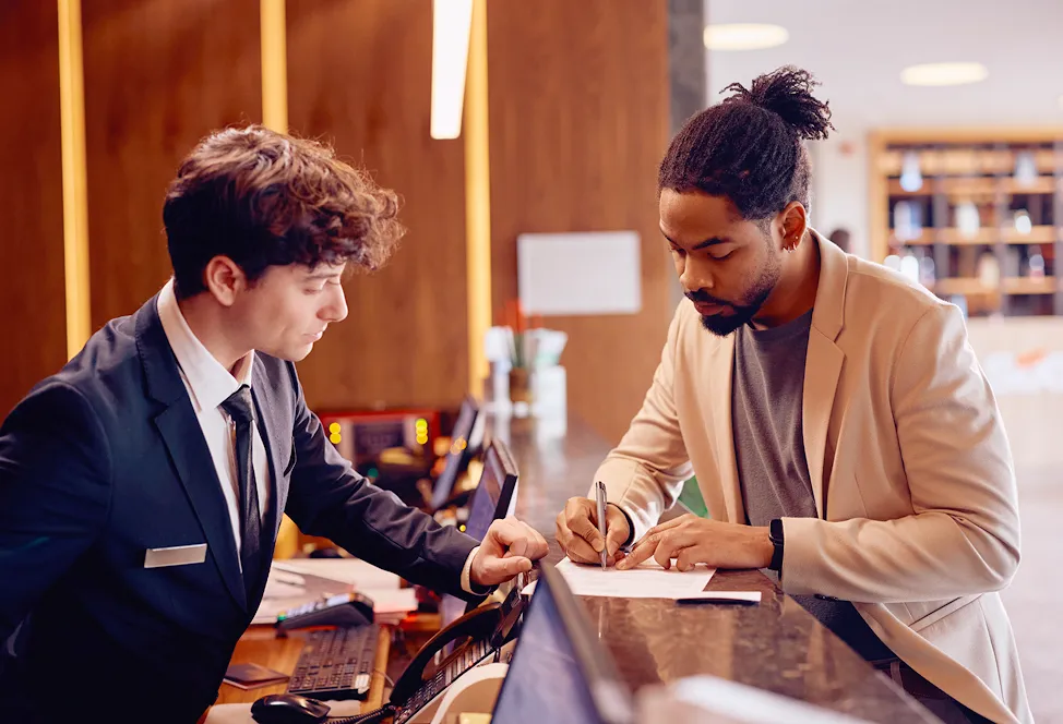 Zdjęcie Czy w hotelu trzeba pokazać dowód? Poznaj ważne zasady zameldowania