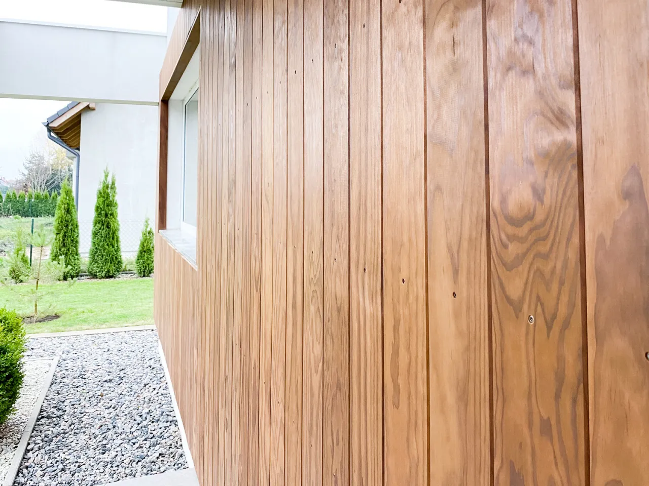 Zdjęcie Elewacja z desek pionowych - nowoczesny design dla Twojego domu