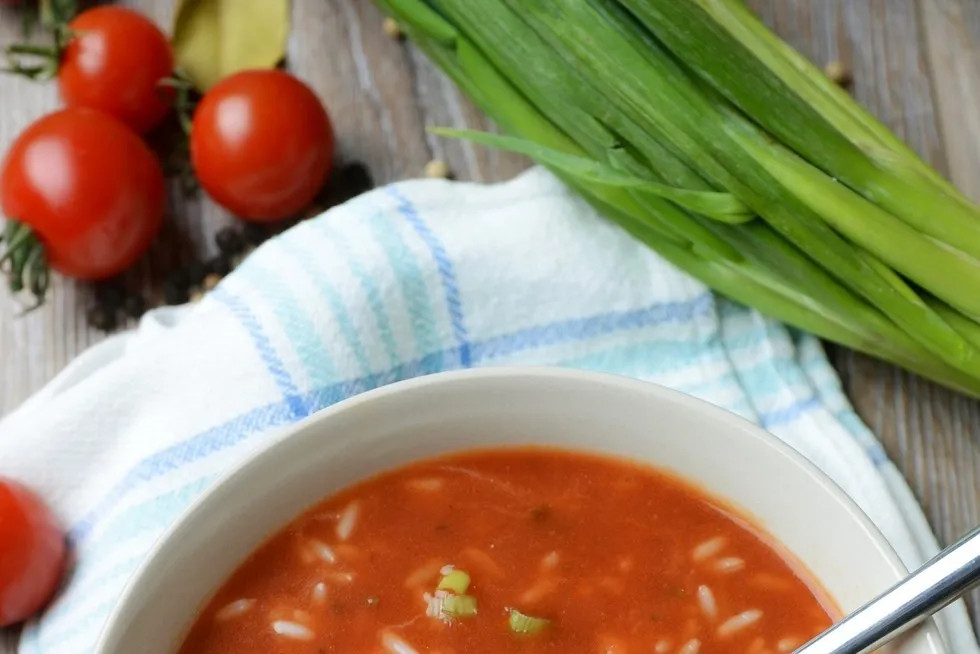 Zdjęcie Ile ryżu na 3 litry zupy pomidorowej, aby nie rozgotować składników?