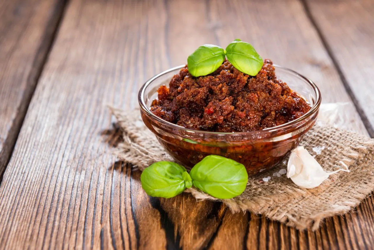 Zdjęcie Pesto czerwone z czym jeść: zaskakujące połączenia, które pokochasz