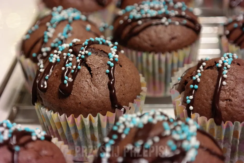 Zdjęcie Ile piec muffinki czekoladowe? Prosty przepis na idealne muffinki w piekarniku
