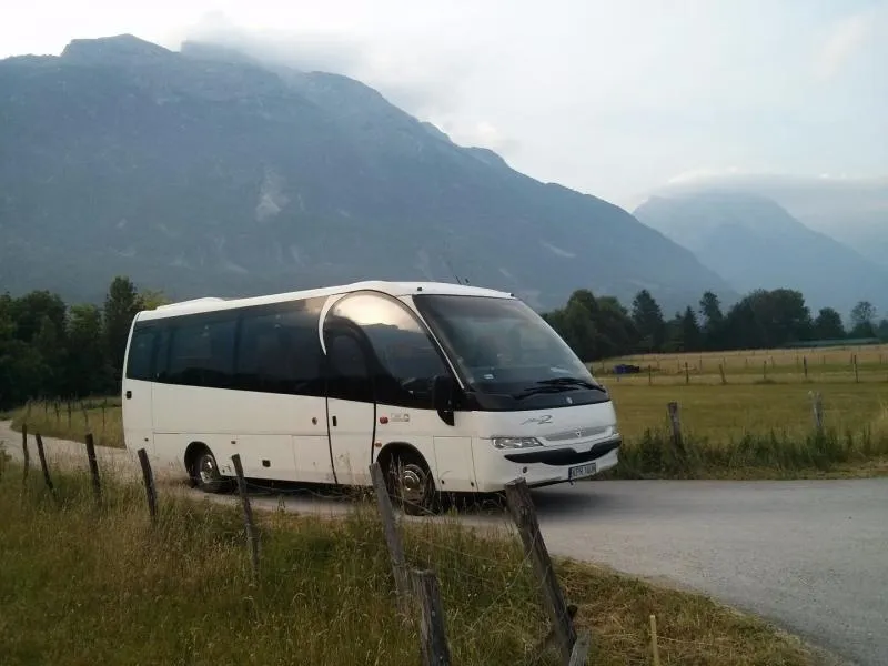 Zdjęcie Ile kosztuje wynajem autokaru na 1 dzień? Sprawdź ceny i porady