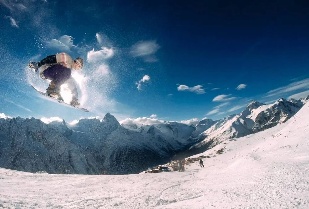 Zdjęcie Wyjazd na snowboard co zabrać: niezbędne przedmioty i porady