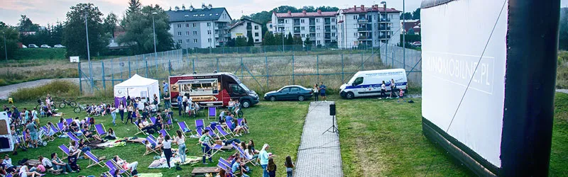 Zdjęcie Jak zorganizować kino plenerowe i uniknąć najczęstszych błędów