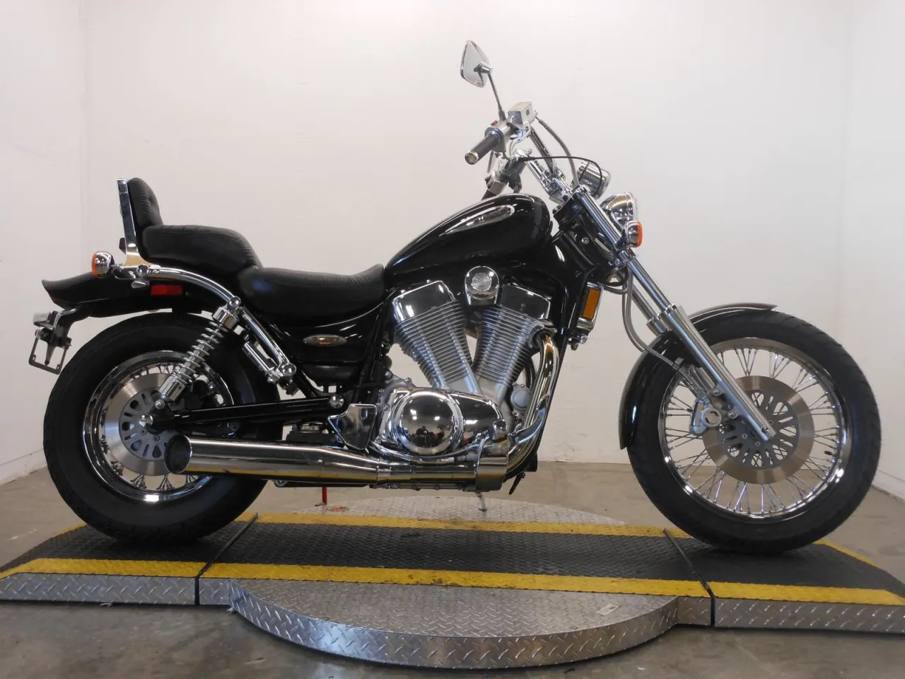 Zdjęcie Wady i zalety Suzuki Intruder 1400 i 1500 - Co warto wiedzieć?