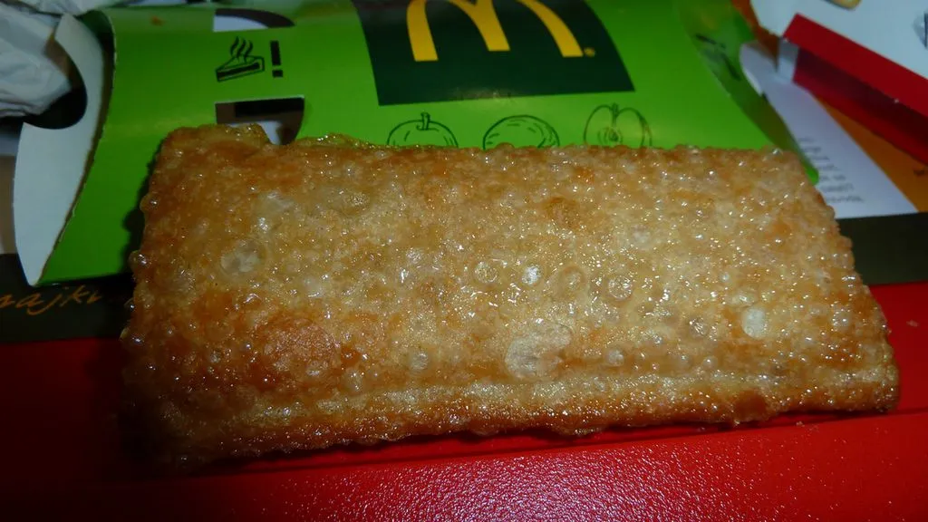 Zdjęcie Ile kalorii ma ciastko jabłkowe z McDonald’s? Sprawdź, czy warto je jeść!