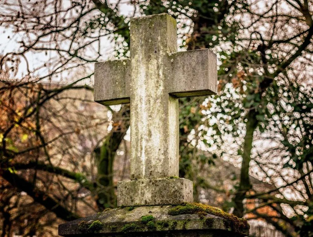 Zdjęcie Kto powinien być na pogrzebie? Ważne zasady i etykieta uczestników