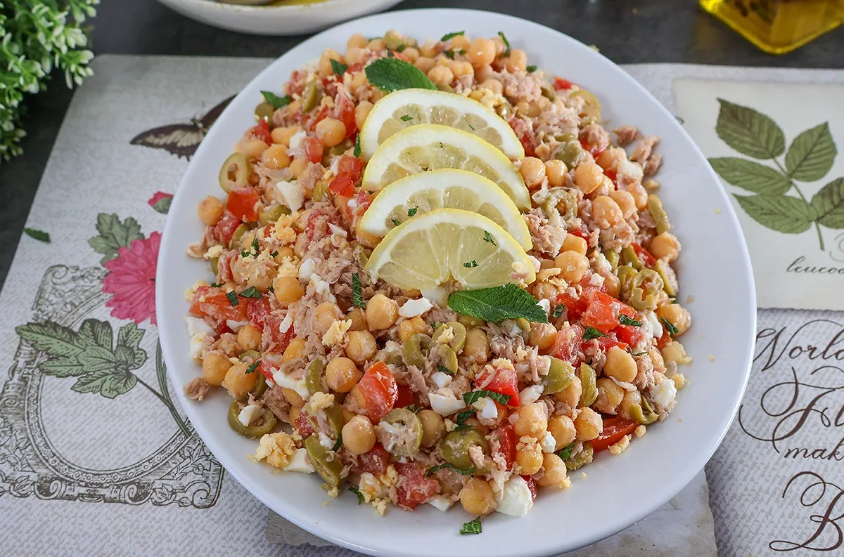 Zdjęcie Ensalada de garbanzos con atún: tu receta perfecta y saludable