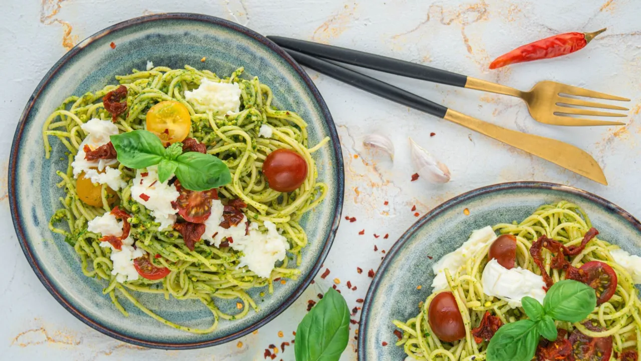 Zdjęcie Pesto spaghetti - prosty przepis na pyszne danie bez wysiłku