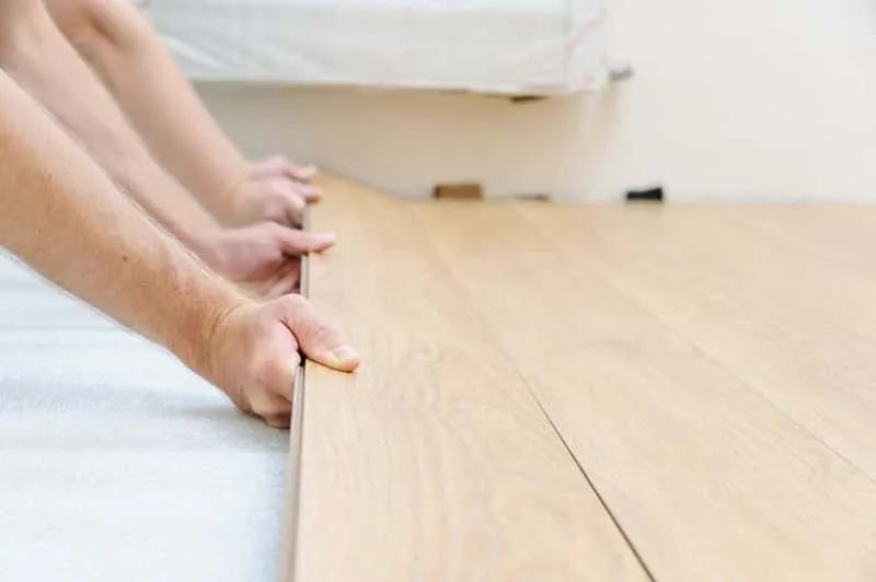 Zdjęcie Jak zrobić dobijak do paneli: Prosty poradnik DIY krok po kroku
