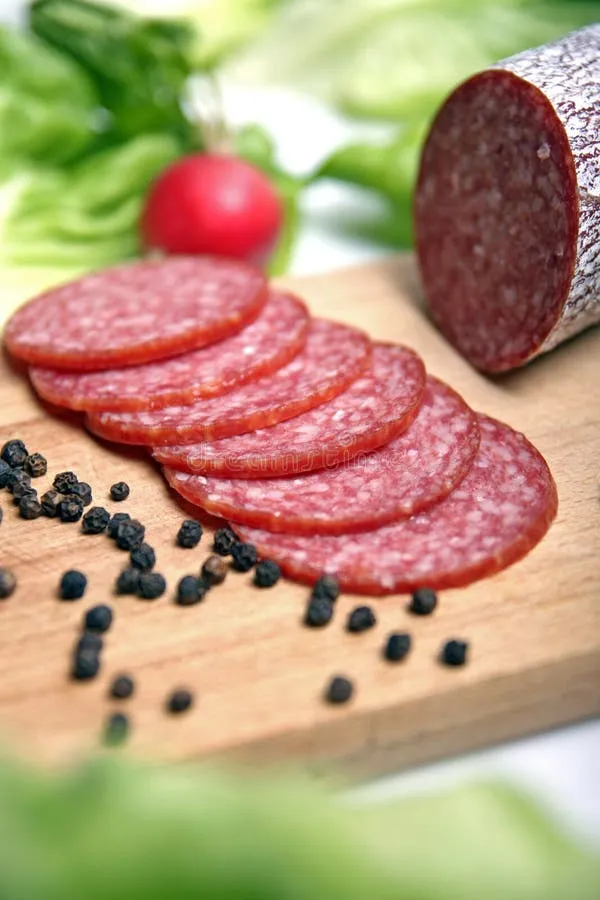 Zdjęcie Kiełbasa salami: sekrety produkcji, rodzaje i zastosowanie w kuchni