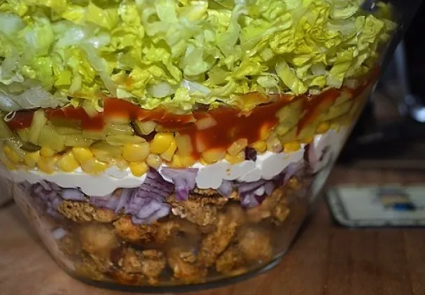 Zdjęcie Sałatka gyros: Co wchodzi w skład? Idealny przepis i sekrety!