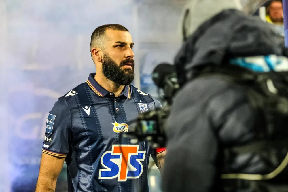Zdjęcie Ile zarabia Jędrzejczyk? Zaskakujące fakty o jego pensji w Legii