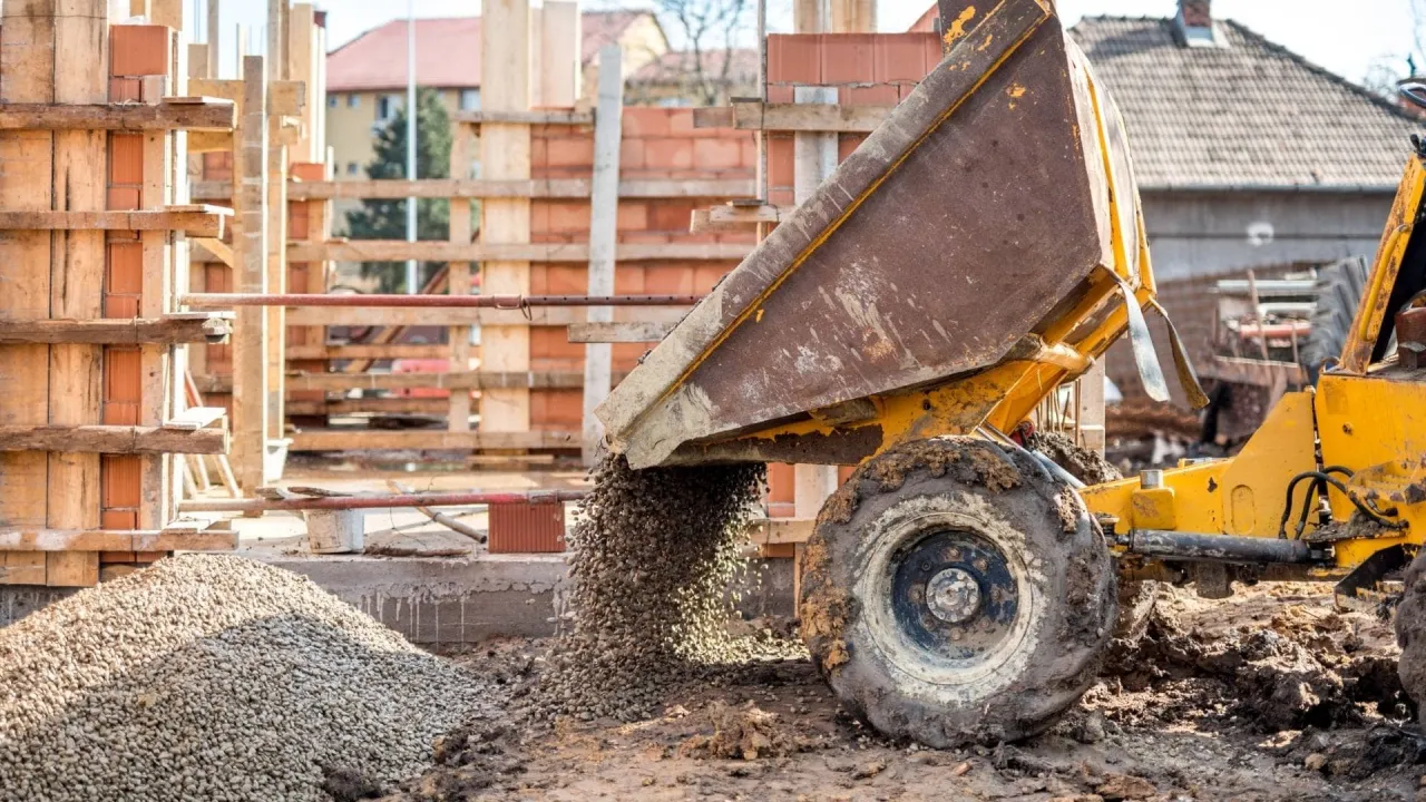 Zdjęcie Ile waży 1m3 żwiru 16-32? Zaskakujące fakty o wadze materiałów budowlanych