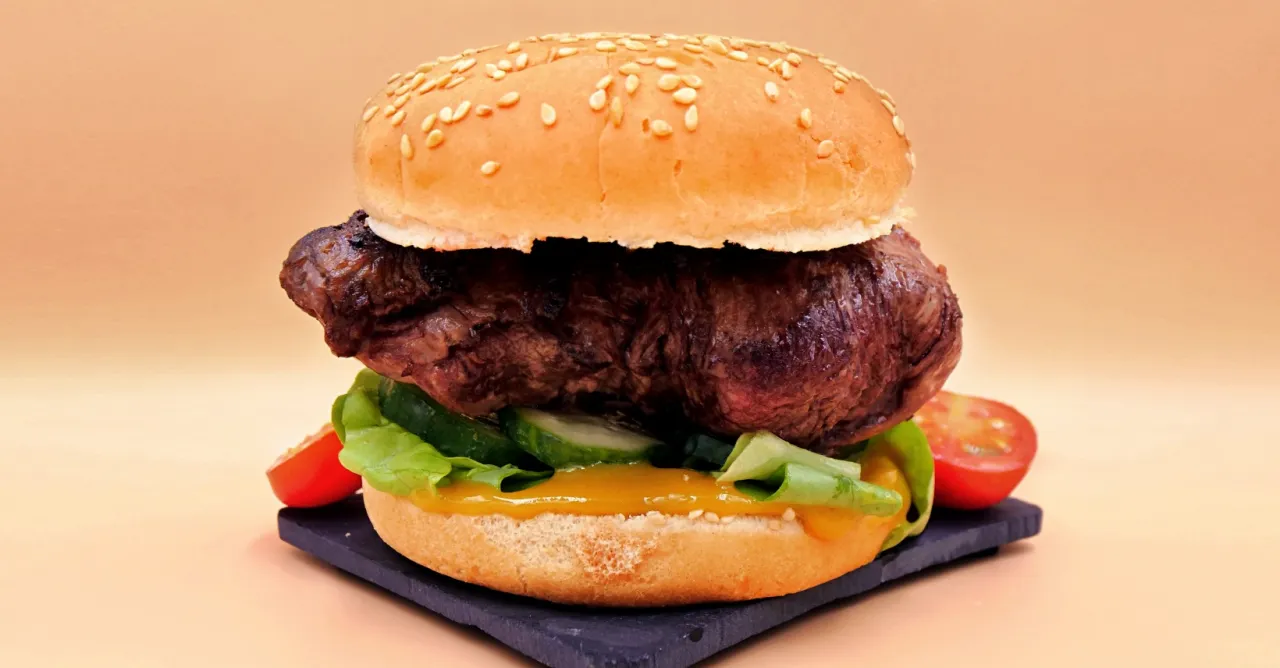 Zdjęcie Jak zrobić hamburgera wołowego, aby był soczysty i pełen smaku