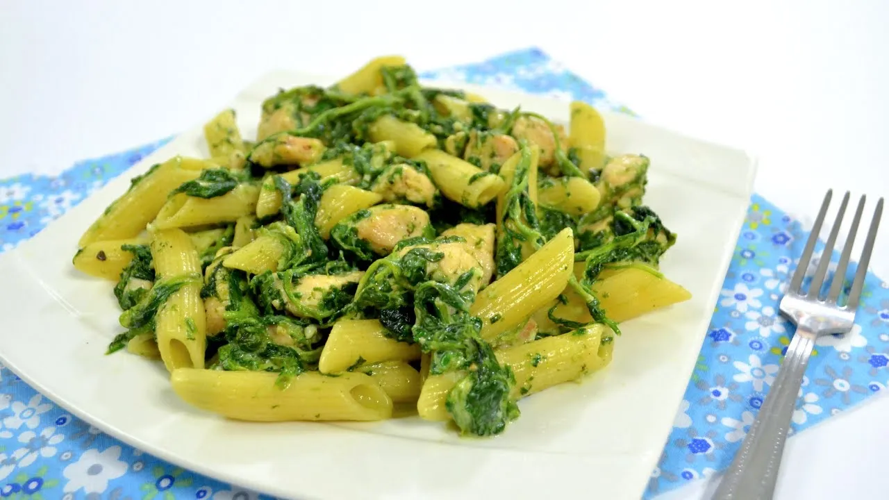 Zdjęcie Szybkie spaghetti ze szpinakiem i kurczakiem, które zachwyci smakiem