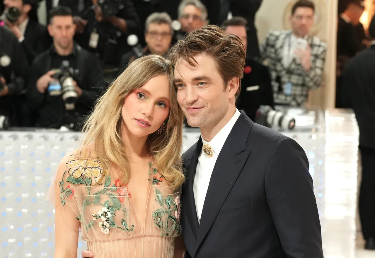 Zdjęcie Robert Pattinson: Wiek, Nowe Dziecko i Związek z Suki Waterhouse