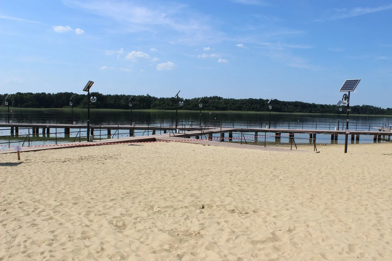 Zdjęcie Aktualna pogoda nad Jeziorem Głębokim – sprawdź, czy warto jechać!