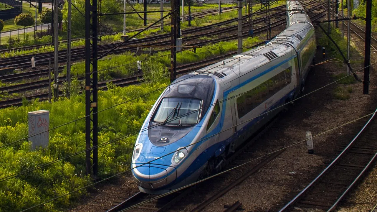 Zdjęcie Czy EIP to Pendolino? Odkryj różnice i cechy pociągów w Polsce